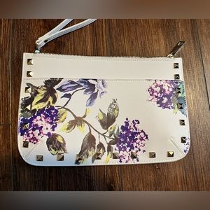 NWOT White House Black Market large wristlet/envelope clutch.